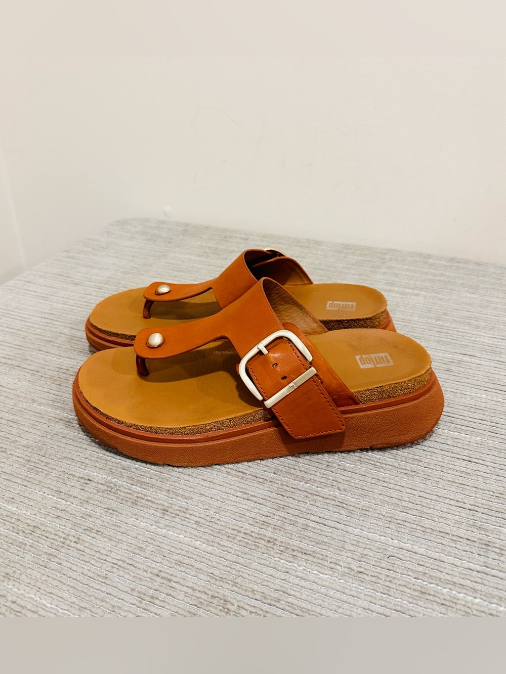 FitFlop Gen-FF Buckle Leather Toe-Post Sandals Light Tan Brown Women's Size 7